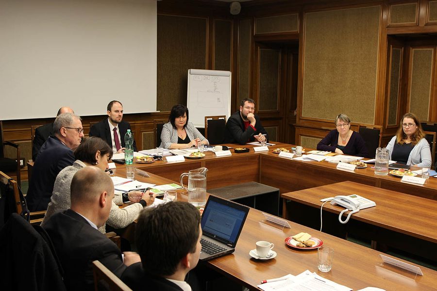 Ministryně financí diskutovala s odborníky o podnětech na změny institutu zajišťovacího příkazu