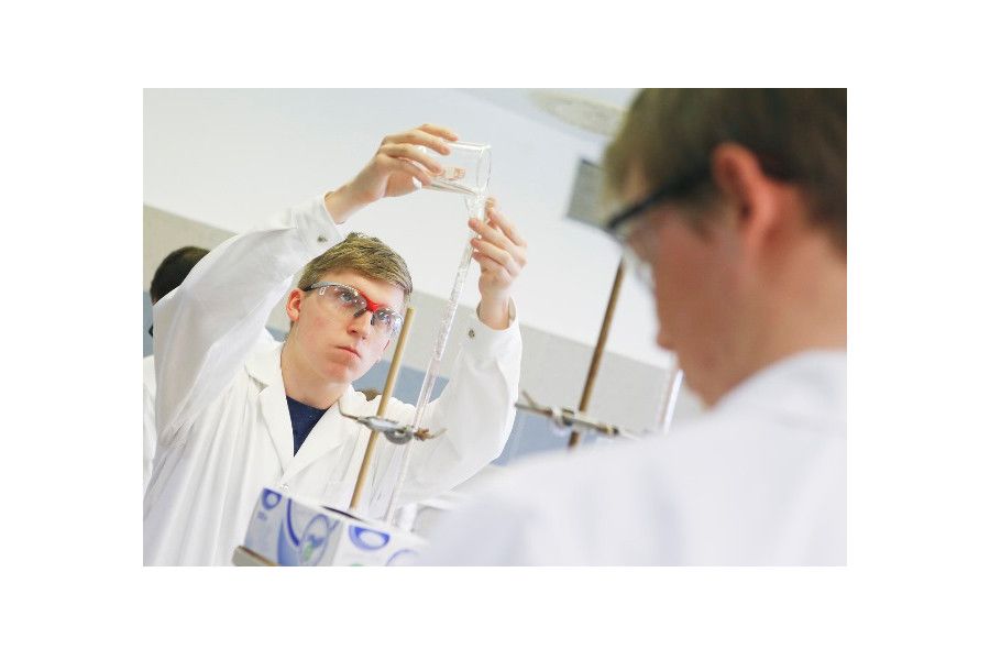 Chemická olympiáda zná své vítěze. V létě budou reprezentovat Česko