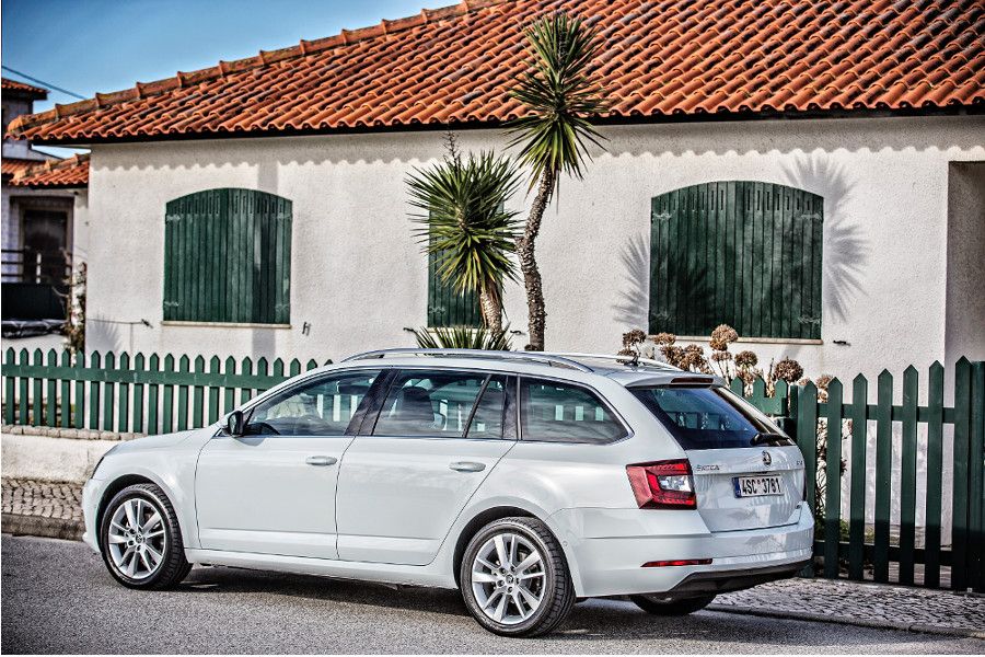 Vítěz 10. ročníku soutěže E.ON Energy Globe bude jezdit vozem ŠKODA OCTAVIA COMBI G-TEC