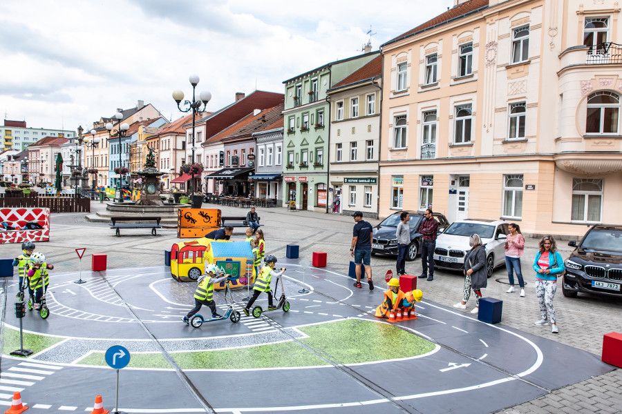 BMW Road Safety Show na Sokolovsku přispívá k bezpečnosti dětí na silnicích