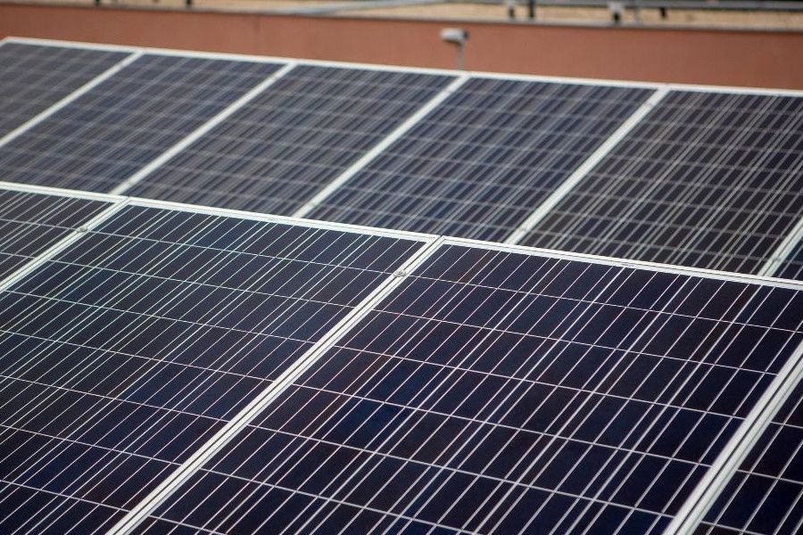 Decentrální výroba elektřiny je opět populární. Počet elektráren se za 100 let zvýšil šestkrát