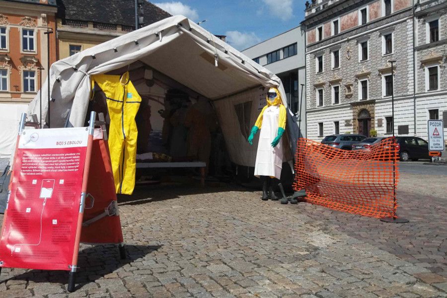 Polní stany Lékařů bez hranic znovu cestují po českých městech s DB Schenker