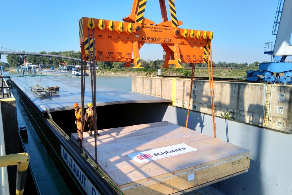 Nadrozměrné elektrárenské díly úspěšně dorazily do Asie