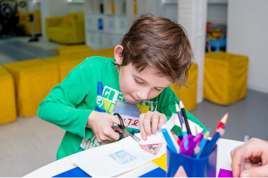 Buďte v bezpečí, zůstaňte doma, ale přitom se bavte