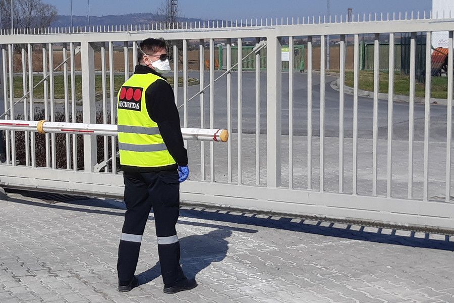 Zaměstnanci Securitas strávili v mimořádných službách kvůli pandemii 22 000 hodin navíc