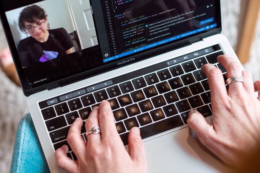 Nová iniciativa People + Work Connect pomáhá udržet lidem zaměstnání i během krize COVID-19