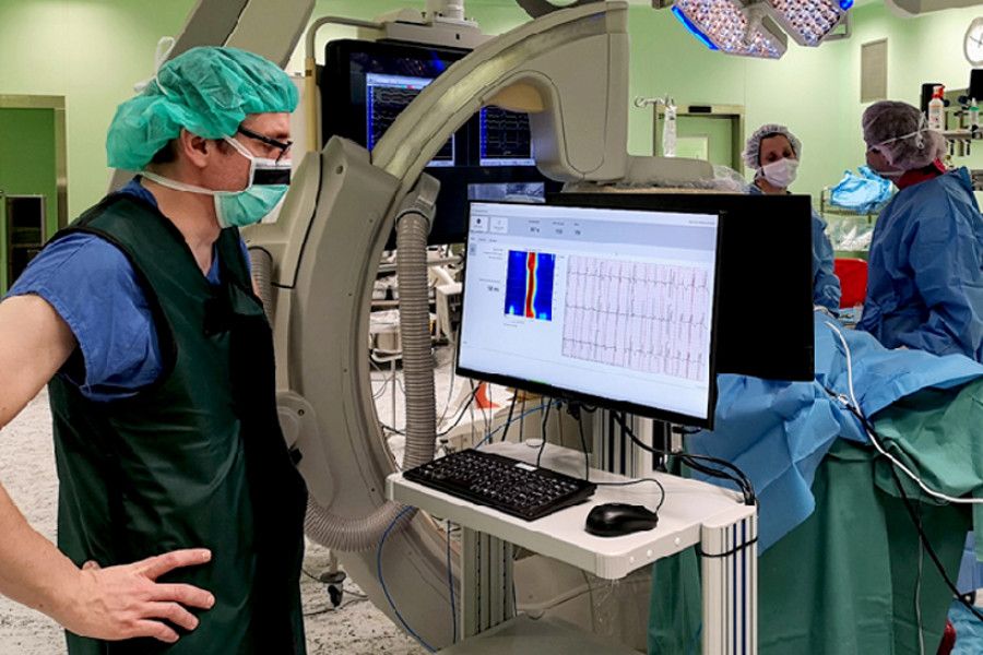 Speciální monitor vyvinutý díky dotacím z OP PIK pomůže při zavádění kardiostimulátoru přímo při operaci