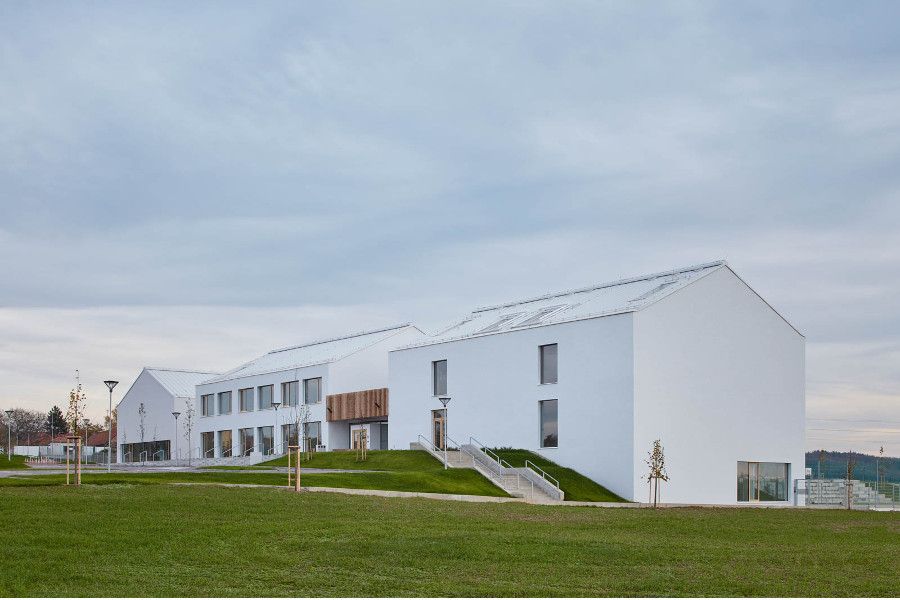 Nejšetrnější budovou roku je škola v Psárech u Prahy