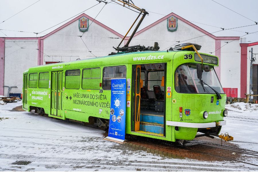 Liberec jako první v ČR polepí dotykové plochy v MHD antimikrobiální fólií
