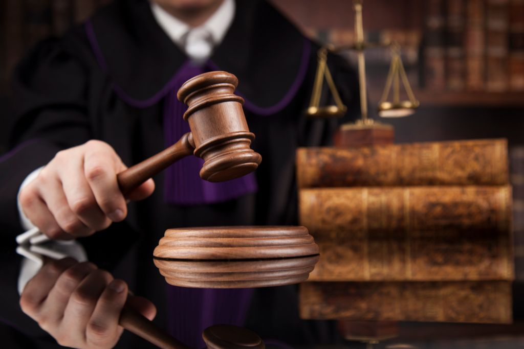 Poslanci schválili prodloužení lhůty na doložení odbornosti realitních podnikatelů až do konce roku