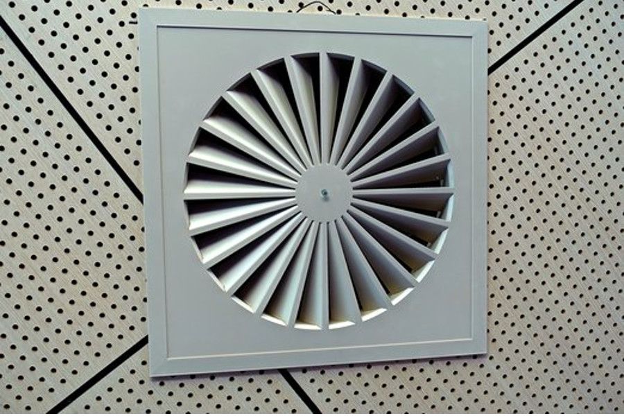 Na co musí dát firmy pozor při provozu klimatizace a vzduchotechniky a jaká jsou další doporučení pro pracoviště na léto 2021