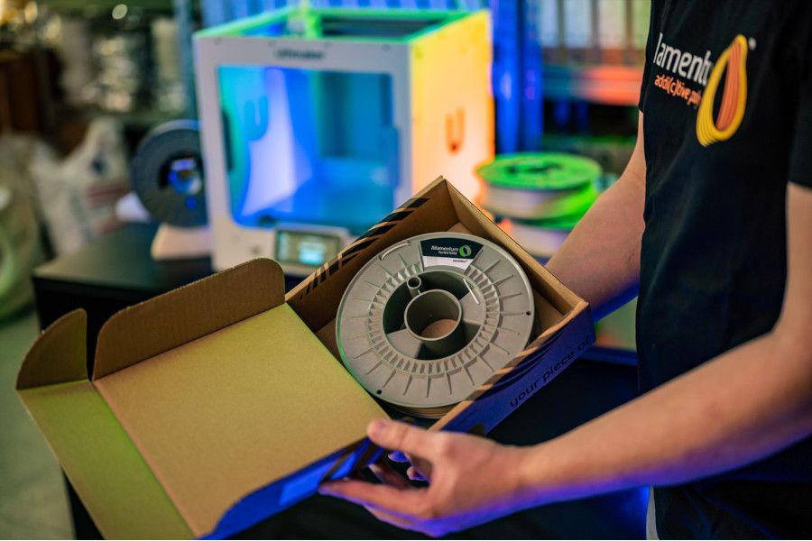 Světu udržitelného 3D tisku dominuje firma z Hulína