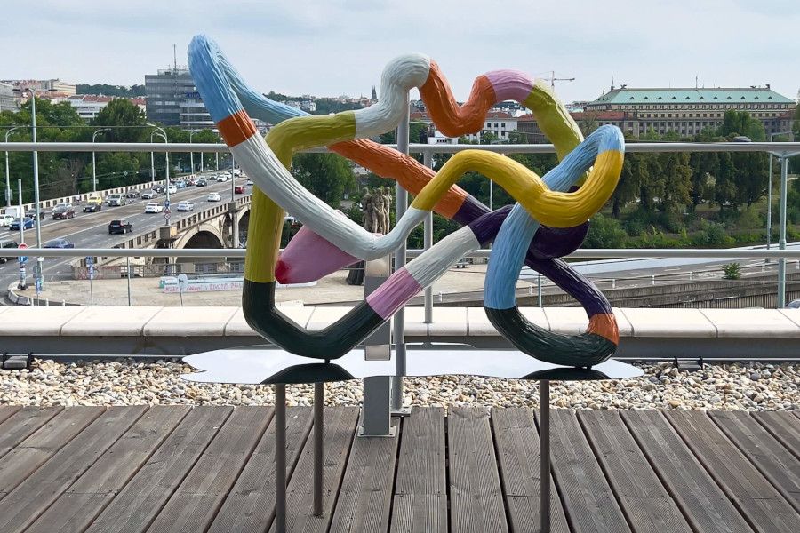 Z malovaného obrazu digitální NFT a z NFT socha vytištěná na 3D tiskárně