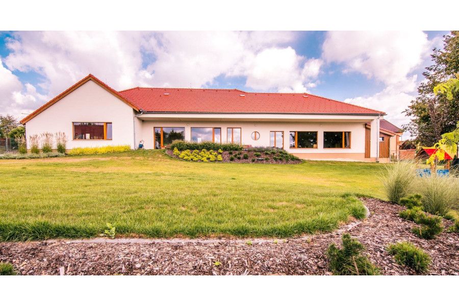 Veřejné budovy mají jít v úsporách příkladem