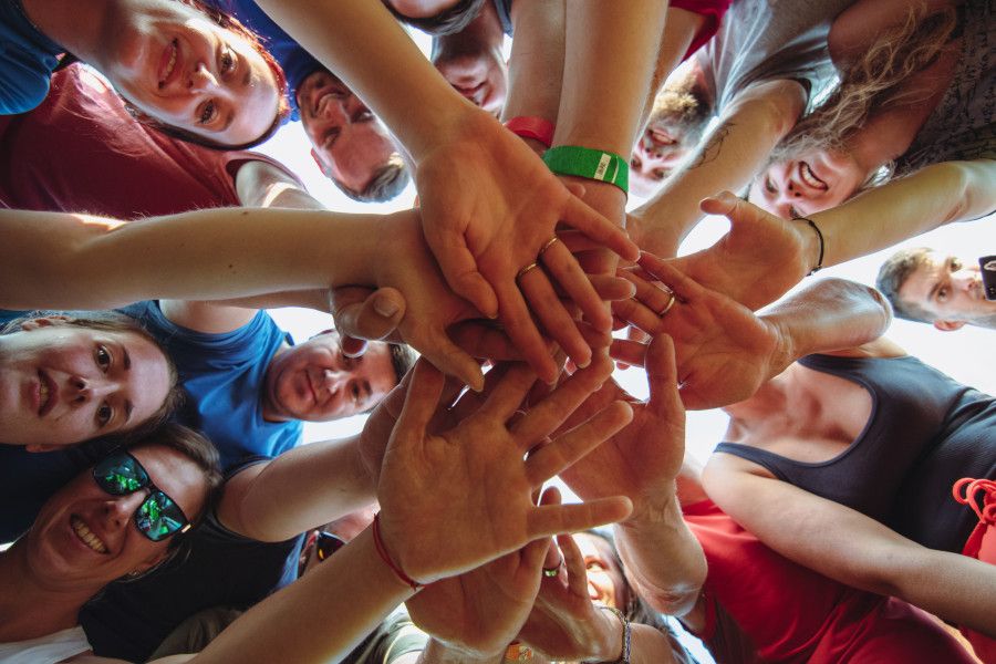 Miliony na dobročinnost, Enehano se zavázalo dát každý rok 1 % z obratu na CSR