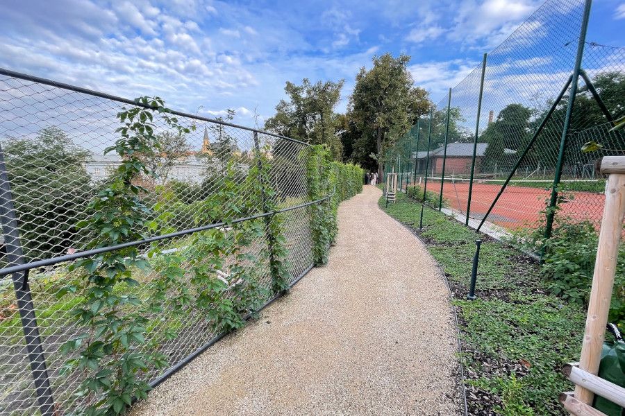 Praha 2 dokončila pěší propojení Albertovských schodů s parkem Ztracenka