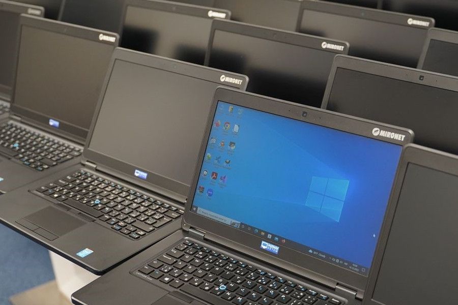 Ukrajinským studentům usnadní studium 30 zrepasovaných notebooků