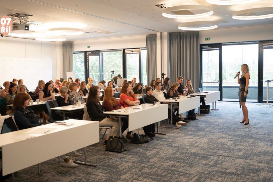 Marci Uhrinová: Žena, která přepisuje příběhy o těle, hlavě a sebelásce