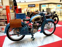 Arkády Pankrác - Sraz a výstava automobilů značky Peugeot